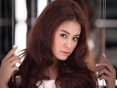Hoàng Thùy Linh lại khoe đường cong nóng bỏng Hoàng Thùy Linh lại khoe đường cong nóng bỏng