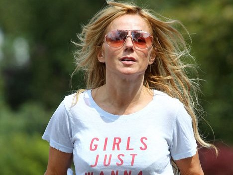 Cựu thành viên Spice Girls lộ da bụng nhăn nheo Cựu thành viên Spice Girls lộ da bụng nhăn nheo