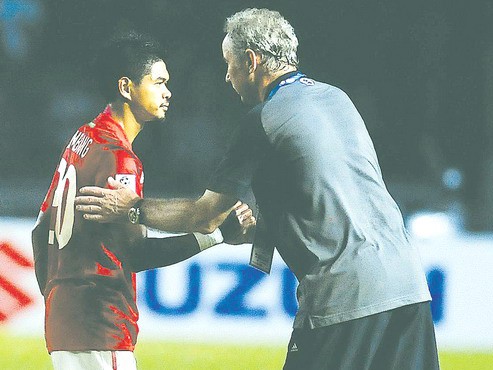 Indonesia về nhì, Riedl không từ chức Riedl tuyên bố ông không từ chức