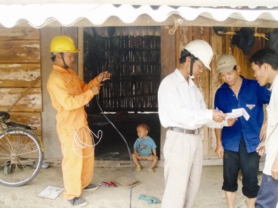 Nâng dần giá điện để đủ điện Nâng dần giá điện để đủ điện