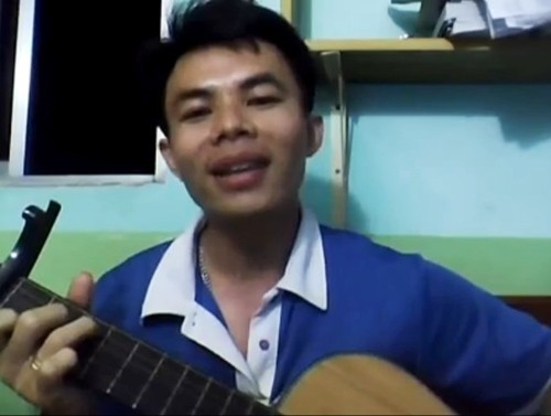 Thầy giáo hát 'Suy nghĩ khi thi' tặng học trò Thầy giáo hát 'Suy nghĩ khi thi' tặng học trò