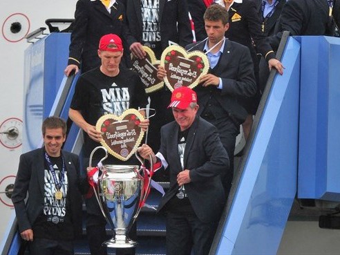 Bayern Munich về nhà không kèn trống Bayern Munich về nhà không kèn trống
