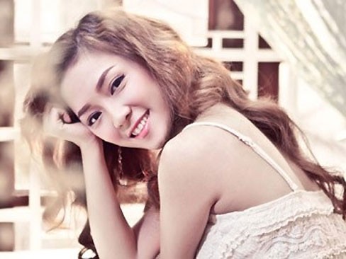 Ca sĩ Đinh Hương: Rồi thì em yêu ai… Ca sĩ Đinh Hương: Rồi thì em yêu ai…