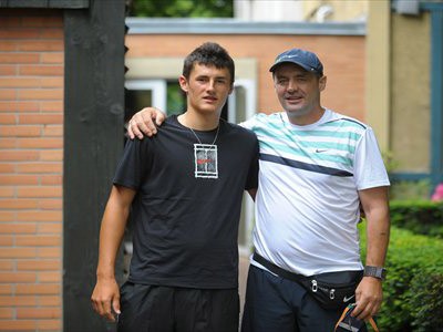 Dở thói côn đồ, cha cây vợt Bernard Tomic bị cấm tới Roland Garros Dở thói côn đồ, cha cây vợt Bernard Tomic bị cấm tới Roland Garros