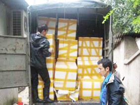 Bắt 3 xe tải chở cá tầm từ Trung Quốc về Hà Nội Thời gian gần đây, lực lượng chức năng liên tiếp kiểm tra, bắt giữ nhiều vụ vận chuyển cá, ếch từ Trung Quốc tuồn về chợ cá Yên Sở