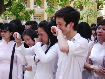 Mùa tri ân đầu tiên Mùa tri ân đầu tiên