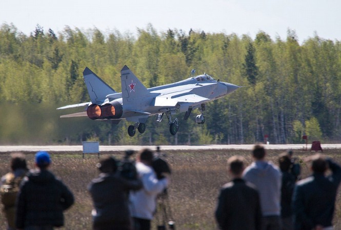 Tiêm kích MiG-31BM: 'Thần hộ mệnh' trên bầu trời Bắc Cực Tiêm kích MiG-31BM: 'Thần hộ mệnh' trên bầu trời Bắc Cực