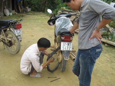 Cần ngăn chặn nạn “đinh tặc” trên QL46 Cần ngăn chặn nạn “đinh tặc” trên QL46
