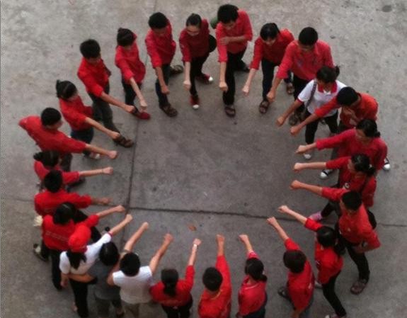 Màu áo đỏ tình nguyện Màu áo đỏ tình nguyện
