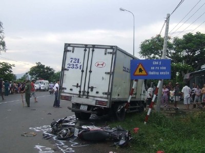 Khởi tố, bắt giam lái xe gây tai nạn 6 người chết Khởi tố, bắt giam lái xe gây tai nạn 6 người chết