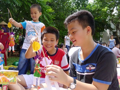Vui cùng đồ chơi dân gian Vui cùng đồ chơi dân gian