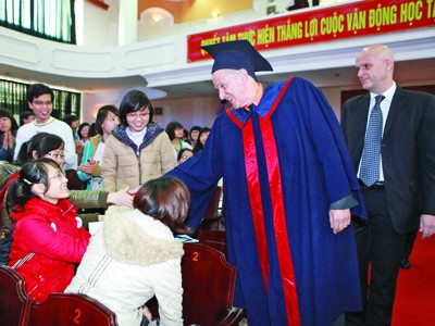 Nobel Hóa học: Đừng tạo áp lực giải thưởng lên học sinh Nobel Hóa học: Đừng tạo áp lực giải thưởng lên học sinh