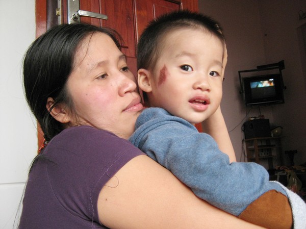 PV bị cản trở tác nghiệp ở trường mầm non Cháu Nguyễn Quang Huy bị đánh trên mặt