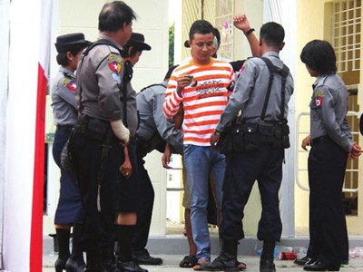 LĐBĐ Myanmar diễn tập chống hooligan LĐBĐ Myanmar diễn tập chống hooligan