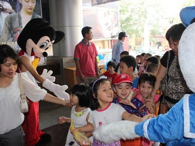 Tết thiếu nhi nhiều quà cho các bé Tết thiếu nhi nhiều quà cho các bé