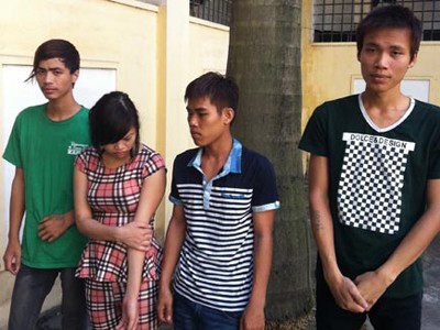 Dùng gái trẻ làm mồi câu để đánh, cướp Dùng gái trẻ làm mồi câu để đánh, cướp