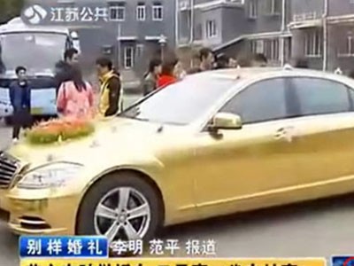 Náo động đám rước dâu với Mercedes mạ vàng Náo động đám rước dâu với Mercedes mạ vàng