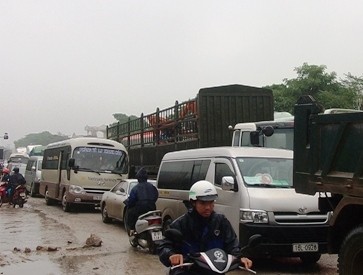 Quốc lộ 1A ùn tắc nghiêm trọng nhiều giờ Quốc lộ 1A ùn tắc nghiêm trọng nhiều giờ