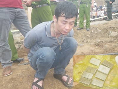 Điều tra viên ma túy kể 'tội ác trắng' Đối tượng Đỗ Huy Hoàng (37 tuổi, trú tại Cầu Tó, Cầu Bươu, Thanh Trì, Hà Nội) bị cơ quan điều tra bắt giữ ngày 3/4 trong chuyên án trinh sát 565-H triệt phá đường dây ma túy liên quan đến nhiều đối tượng cộm cán ở nhiều tỉnh, thành phố. Ảnh: Tuấn Nguyễn