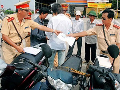 Bỏ quy định chi tiền phạt bồi dưỡng cảnh sát giao thông Bỏ quy định chi tiền phạt bồi dưỡng cảnh sát giao thông