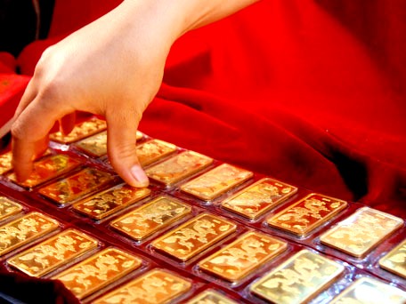 Giá vàng tiếp tục giảm mạnh Giá vàng tiếp tục giảm mạnh