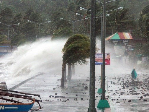 Sinh viên Đà Nẵng quay cuồng tìm nơi trốn siêu bão Haiyan Sinh viên Đà Nẵng quay cuồng tìm nơi trốn siêu bão Haiyan
