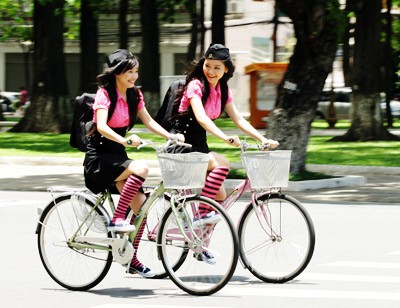 <span style= <span style="font-family: arial; font-size: 16px;">Rinspeed "Senso": Xe biết nghĩ</span></strong>
