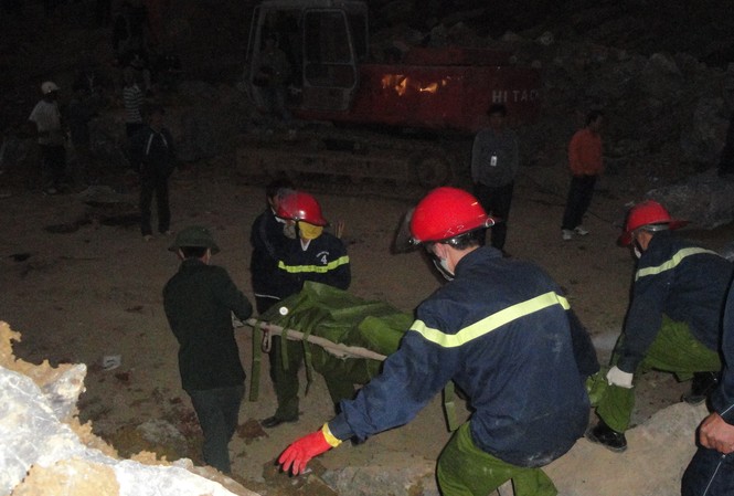 18 người chết trong vụ sập mỏ đá Thi thể công nhân thứ 18 được tìm thấy lúc 19h cùng ngày