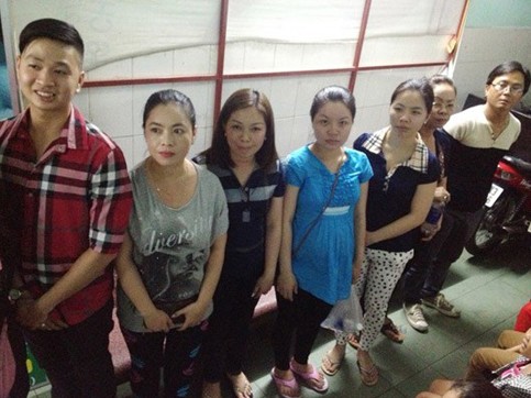Bắt 'tập đoàn' móc túi đêm Noel Bắt 'tập đoàn' móc túi đêm Noel