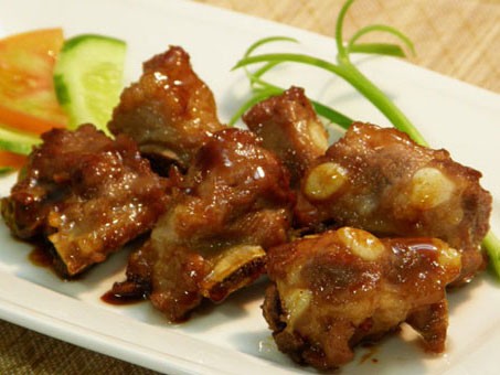 Cải thiện bữa tối với món sườn non kho tộ Cải thiện bữa tối với món sườn non kho tộ