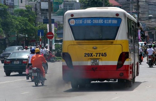 Đình chỉ hoạt động nhiều ô tô không đạt tiêu chuẩn khí thải Đình chỉ hoạt động nhiều ô tô không đạt tiêu chuẩn khí thải