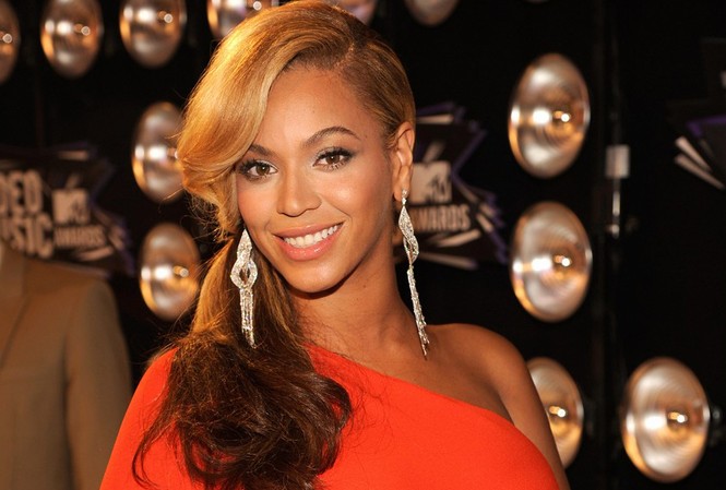 Diva Beyonce bất ngờ khoe bụng bầu Diva Beyonce bất ngờ khoe bụng bầu