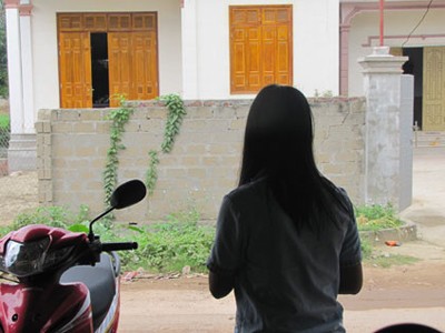 Nỗi uất hận cô gái trẻ bị chồng nhờ người hiếp dâm Nỗi uất hận cô gái trẻ bị chồng nhờ người hiếp dâm