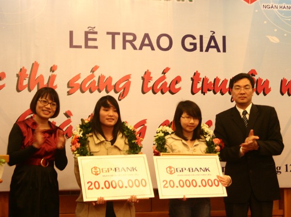 Trao giải cuộc thi sáng tác truyện ngắn “Quà tặng cuộc sống” Trao giải cuộc thi sáng tác truyện ngắn “Quà tặng cuộc sống”