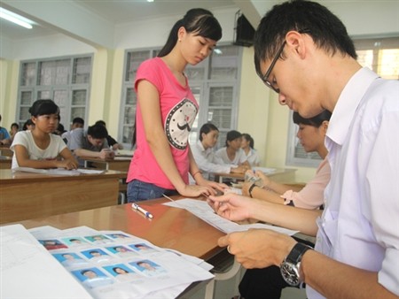 Hơn 350.000 thí sinh làm thủ tục thi CĐ Hơn 350.000 thí sinh làm thủ tục thi CĐ