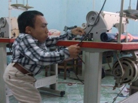 Cảm phục thầy giáo tí hon cao 90cm, nặng chưa đầy 19kg Cảm phục thầy giáo tí hon cao 90cm, nặng chưa đầy 19kg