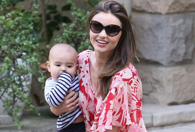 Miranda Kerr: Cho con bú vẫn đẹp như thiên thần Miranda Kerr: Cho con bú vẫn đẹp như thiên thần