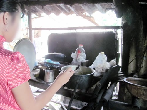 Bé gái 15 tuổi kêu cứu vì bị cưỡng hiếp nhiều lần Bé gái 15 tuổi kêu cứu vì bị cưỡng hiếp nhiều lần