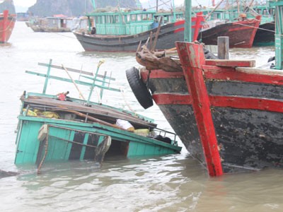Hình ảnh vụ chìm tàu ở Vân Đồn Hình ảnh vụ chìm tàu ở Vân Đồn