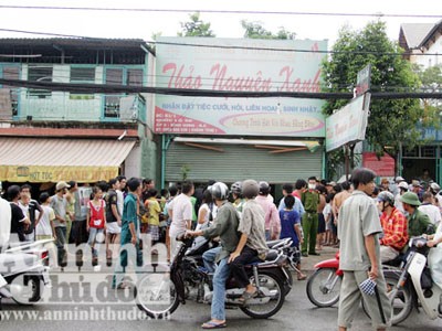 1 thanh niên bị sát hại, nhét xác vào hố ga thoát nước 1 thanh niên bị sát hại, nhét xác vào hố ga thoát nước