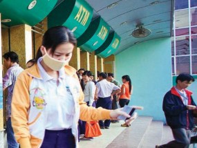 Phí ATM và những điều phi lý Phí ATM và những điều phi lý