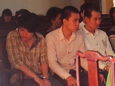 Đầu thú sau 8 năm lẩn trốn vì đâm người Đầu thú sau 8 năm lẩn trốn vì đâm người