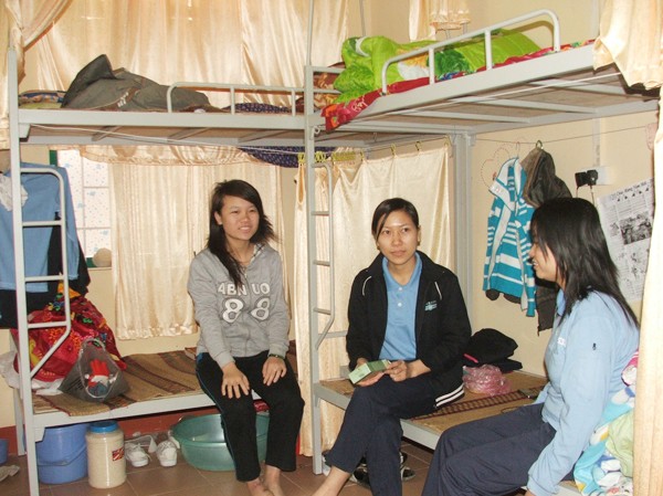 Tiến độ rùa, nhà bỏ hoang Những công nhân trẻ đầu tiên của KCN Bắc Thăng Long được ở khu nhà dành cho công nhân tại Kim Chung (Đông Anh, Hà Nội) Ảnh: Minh Tuấn