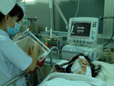 Cứu sống sản phụ bị chồng rạch bụng rơi con ra ngoài Cứu sống sản phụ bị chồng rạch bụng rơi con ra ngoài