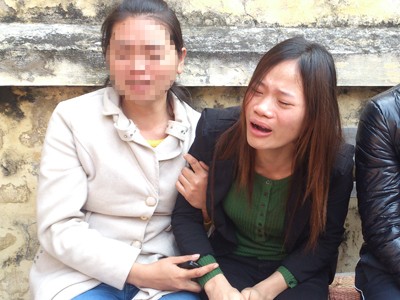 Đến đón vợ tan sở, chồng bị đánh chết Chị Nhài - vợ nạn nhân Trực đau xót kể lại sự việc. Ảnh: TN