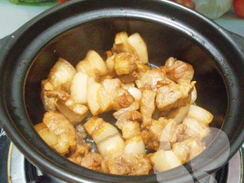 Thịt trứng kho măng giản dị Thịt trứng kho măng giản dị