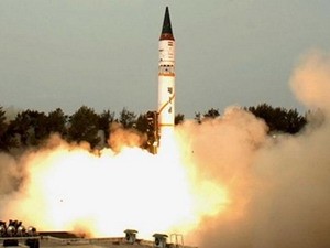 Ấn Độ sẽ có công nghệ tên lửa tiên tiến của Nga Tên lửa AGNI 3. Ảnh minh họa. (Nguồn: vietbao.vn)
