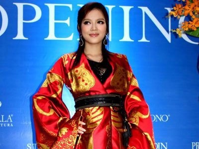 Lý Nhã Kỳ: Váy hai tỷ hợp với bà chủ hiệu kim cương Lý Nhã Kỳ: Váy hai tỷ hợp với bà chủ hiệu kim cương