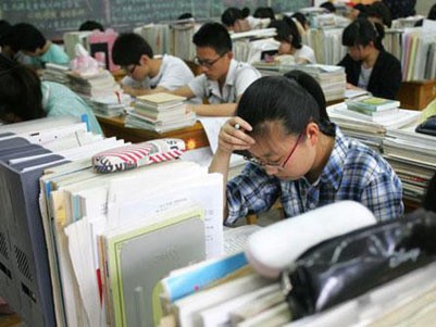 Trường bắt sinh viên ký cam kết đề phòng tự tử Trường bắt sinh viên ký cam kết đề phòng tự tử