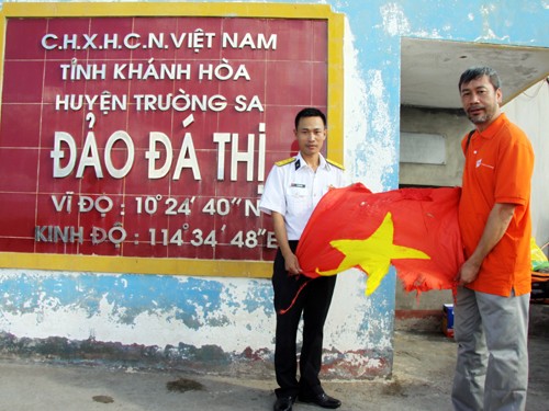 VNG được tặng Kỷ Niệm Chương Vì Sự Nghiệp Bảo Vệ Chủ Quyền Biển Đảo của Tổ Quốc Đại diện của VNG tại Trường Sa